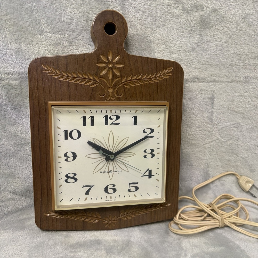 General Electric GE Vintage Kitchen Wall Clock Model 2146 Cutting Board MCM USA